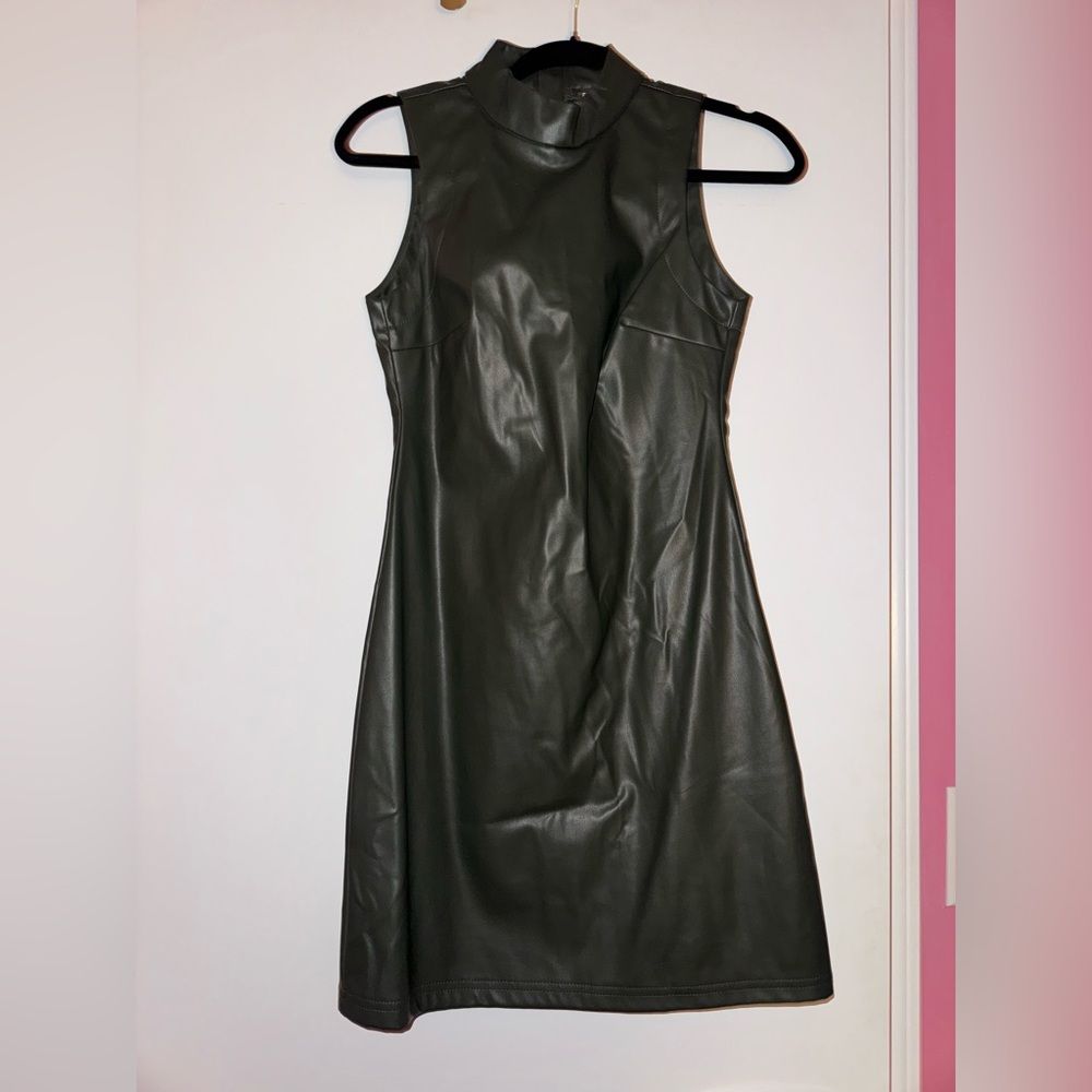 Elegant Olive Green Sleeveless Dress